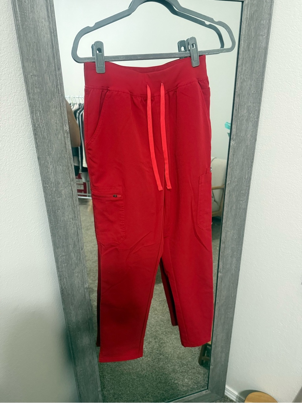 Figs Women's red size medium pants, size small top
